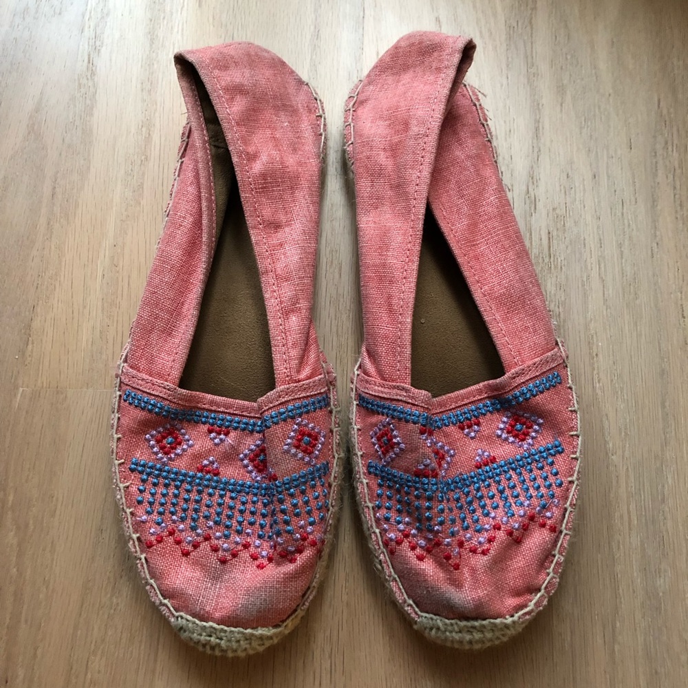 Red linen espadrilles with embroidery - size 8.5